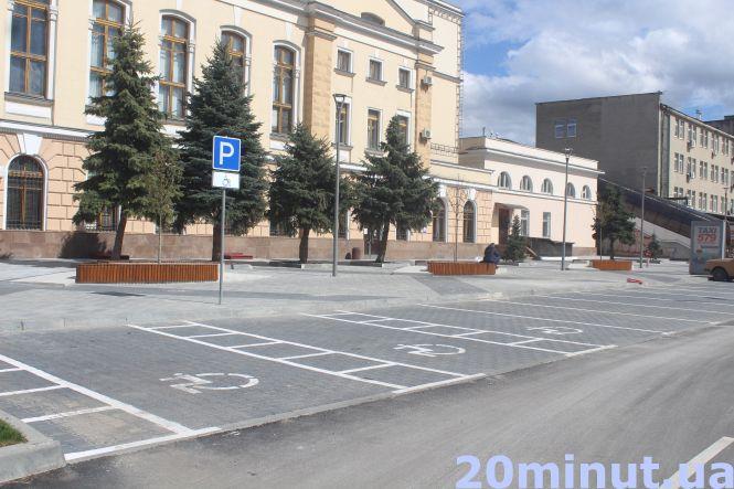 Новини Тернополя - фото з Велодоріжка, газон та нове освітлення: як виглядає оновлений Привокзальний майдан (ФОТОРЕПОРТАЖ) Велодоріжка, газон та нове освітлення: як виглядає оновлений Привокзальний майдан (ФОТОРЕПОРТАЖ), фото №3 на сайті 20minut.ua
