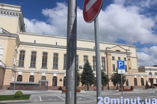 Новини Тернополя - фото з Велодоріжка, газон та нове освітлення: як виглядає оновлений Привокзальний майдан (ФОТОРЕПОРТАЖ) Велодоріжка, газон та нове освітлення: як виглядає оновлений Привокзальний майдан (ФОТОРЕПОРТАЖ), фото №8 на сайті 20minut.ua