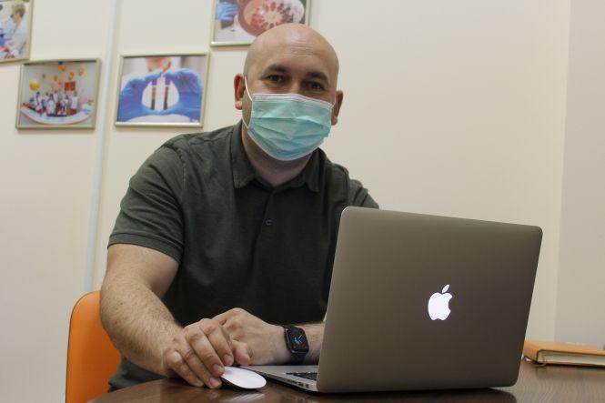 Новини Вінниці - фото з «Язик наперед і кажемо «А»: як наш журналіст шукав у себе коронавірус і робив ПЛР-тест «Язик наперед і кажемо «А»: як наш журналіст шукав у себе коронавірус і робив ПЛР-тест, фото №3 на сайті 20minut.ua