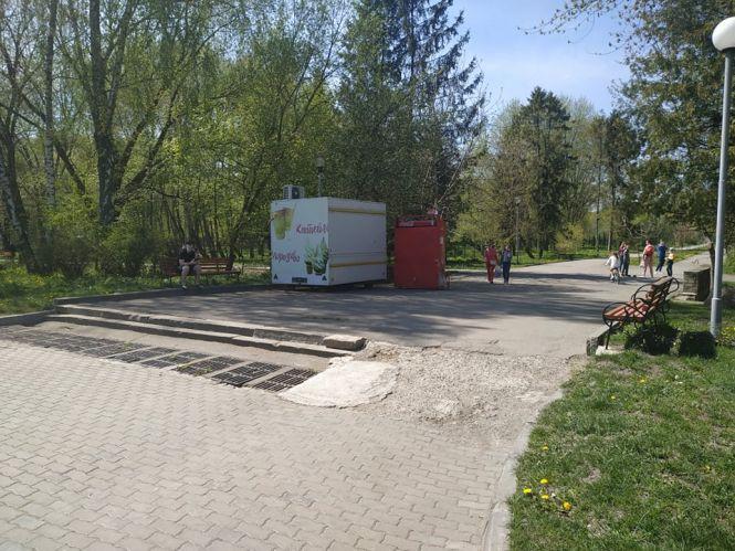 Новини Тернополя - фото з Тернополяни попри заборону відвідують парки першого травня. ФОТОРЕПОРТАЖ Тернополяни попри заборону відвідують парки першого травня. ФОТОРЕПОРТАЖ, фото №4 на сайті 20minut.ua