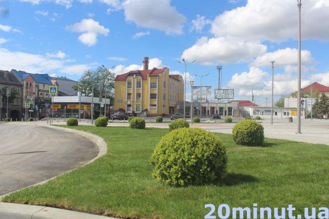 Новини Тернополя - фото з Велодоріжка, газон та нове освітлення: як виглядає оновлений Привокзальний майдан (ФОТОРЕПОРТАЖ) Велодоріжка, газон та нове освітлення: як виглядає оновлений Привокзальний майдан (ФОТОРЕПОРТАЖ), фото №2 на сайті 20minut.ua