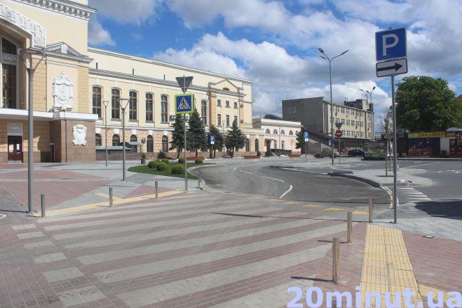 Новини Тернополя - фото з Велодоріжка, газон та нове освітлення: як виглядає оновлений Привокзальний майдан (ФОТОРЕПОРТАЖ) Велодоріжка, газон та нове освітлення: як виглядає оновлений Привокзальний майдан (ФОТОРЕПОРТАЖ), фото №6 на сайті 20minut.ua