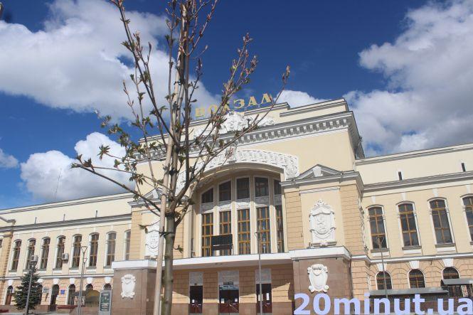 Новини Тернополя - фото з Велодоріжка, газон та нове освітлення: як виглядає оновлений Привокзальний майдан (ФОТОРЕПОРТАЖ) Велодоріжка, газон та нове освітлення: як виглядає оновлений Привокзальний майдан (ФОТОРЕПОРТАЖ), фото №1 на сайті 20minut.ua