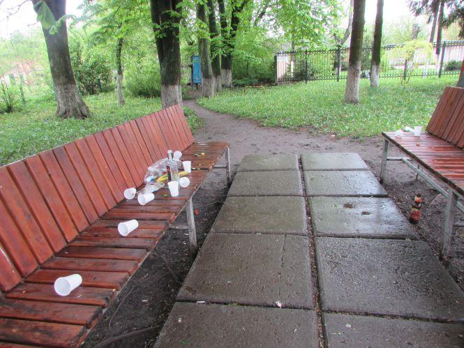 Козятин у фотосвітлинах:  маски носять не всі, лелека-електрик та відкриті люки, фото №5 на сайті 20minut.ua