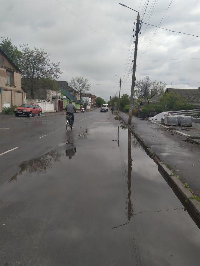 Козятин сьогодні: місто після дощу, ремонт та креативний бантик на дорозі, фото №1 на сайті 20minut.ua