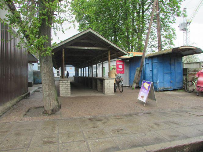 Козятин у фотосвітлинах:  маски носять не всі, лелека-електрик та відкриті люки, фото №1 на сайті 20minut.ua