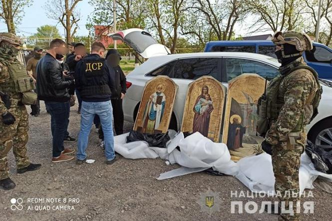 Затримали злочинців, які викрали більше 450 старовинних ікон та атрибутику з церков та монастирів України (ФОТО, ВІДЕО), фото №1 на сайті 20minut.ua
