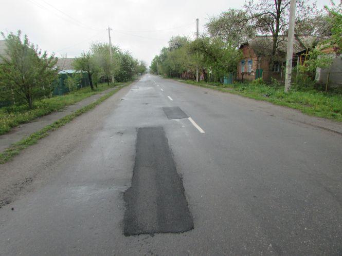 Козятин у фотосвітлинах:  маски носять не всі, лелека-електрик та відкриті люки, фото №6 на сайті 20minut.ua