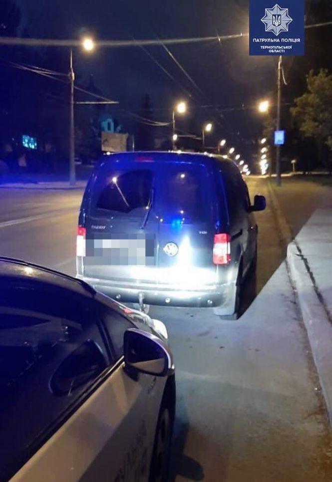 П'яний водій зніс тимчасові блоки на КПП та втік з місця аварії, фото №2 на сайті 20minut.ua