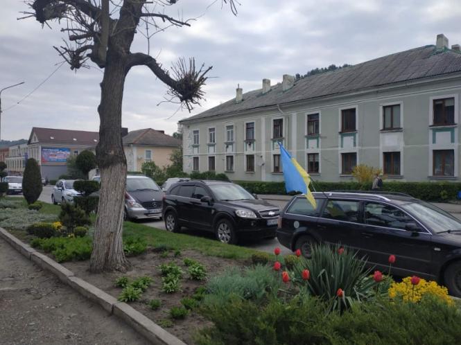 Новини Тернополя - фото з У Кременці підприємці влаштували автопробіг. Що вимагали? У Кременці підприємці влаштували автопробіг. Що вимагали?, фото №2 на сайті 20minut.ua