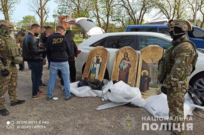 Новини Хмельницького - фото з Масштабна спецоперація: у хмельницького антиквара виявили крадених ікон на майже 2 мільйони доларів Масштабна спецоперація: у хмельницького антиквара виявили крадених ікон на майже 2 мільйони доларів, фото №9 на сайті vsim.ua