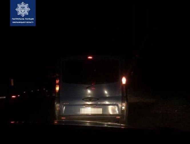 На Хмельниччині водій намагався доларами відкупитися від патрульних, фото №2 на сайті vsim.ua