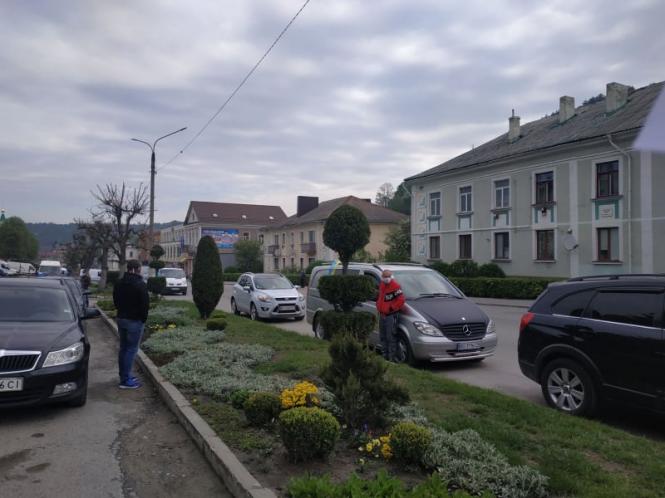 Новини Тернополя - фото з У Кременці підприємці влаштували автопробіг. Що вимагали? У Кременці підприємці влаштували автопробіг. Що вимагали?, фото №3 на сайті 20minut.ua