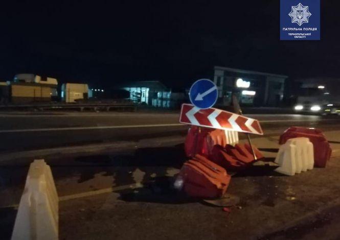 П'яний водій зніс тимчасові блоки на КПП та втік з місця аварії, фото №1 на сайті 20minut.ua