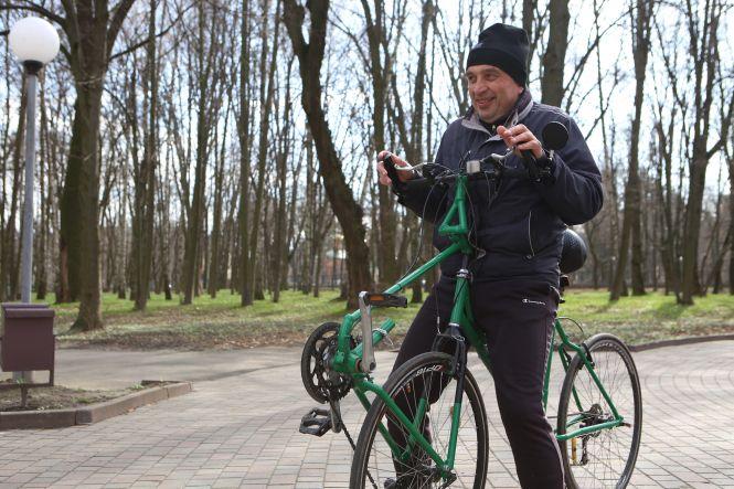 Новини Вінниці - фото з «Мене питають: а що так можна було?» Це вінничани, які пересуваються на лежачих велосипедах «Мене питають: а що так можна було?» Це вінничани, які пересуваються на лежачих велосипедах, фото №1 на сайті 20minut.ua