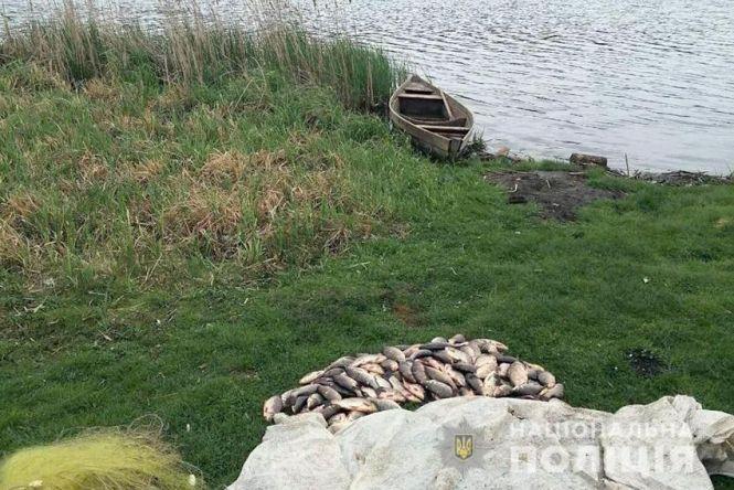 Новини Хмельницького - фото з На Хмельниччині впіймали браконьєра з повними сітями (ФОТО) На Хмельниччині впіймали браконьєра з повними сітями (ФОТО), фото №2 на сайті vsim.ua