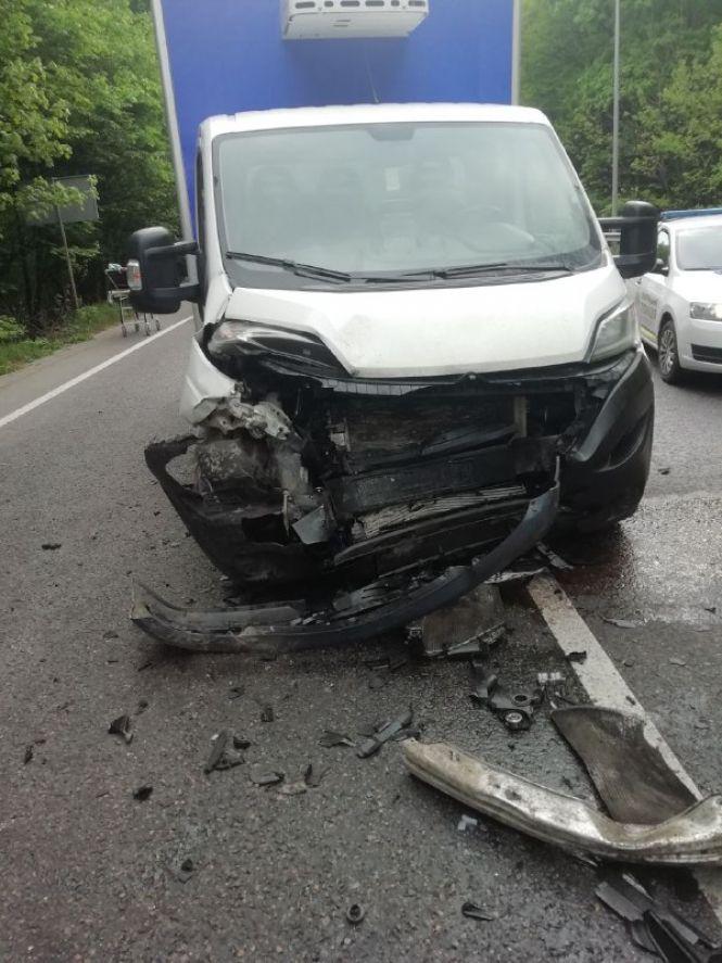 Новини Вінниці - фото з На Львівському шосе BMW виїхав на зустрічну, а потім протаранив три авто На Львівському шосе BMW виїхав на зустрічну, а потім протаранив три авто, фото №2 на сайті 20minut.ua