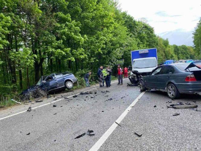 Новини Вінниці - фото з На Львівському шосе BMW виїхав на зустрічну, а потім протаранив три авто На Львівському шосе BMW виїхав на зустрічну, а потім протаранив три авто, фото №3 на сайті 20minut.ua