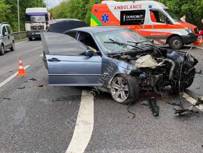 Новини Вінниці - фото з На Львівському шосе BMW виїхав на зустрічну, а потім протаранив три авто На Львівському шосе BMW виїхав на зустрічну, а потім протаранив три авто, фото №4 на сайті 20minut.ua