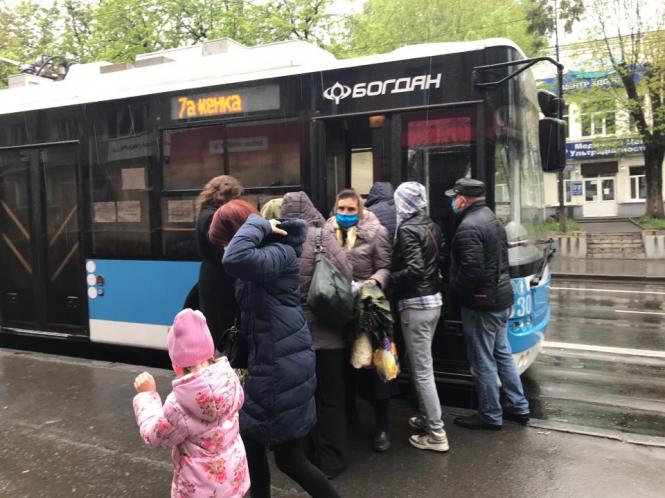 Новини Хмельницького - фото з “І матюкаються, і побити можуть”: як у Хмельницькому їздять в тролейбусах під час карантину “І матюкаються, і побити можуть”: як у Хмельницькому їздять в тролейбусах під час карантину, фото №5 на сайті vsim.ua