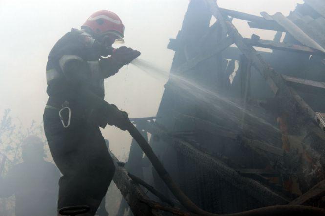 Новини Хмельницького - фото з У Хмельницькому районі сталася пожежа в гаражному масиві (ФОТО) У Хмельницькому районі сталася пожежа в гаражному масиві (ФОТО), фото №4 на сайті vsim.ua