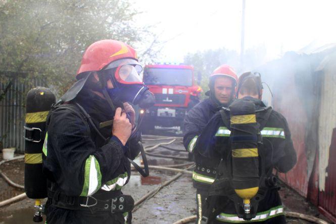 Новини Хмельницького - фото з У Хмельницькому районі сталася пожежа в гаражному масиві (ФОТО) У Хмельницькому районі сталася пожежа в гаражному масиві (ФОТО), фото №3 на сайті vsim.ua