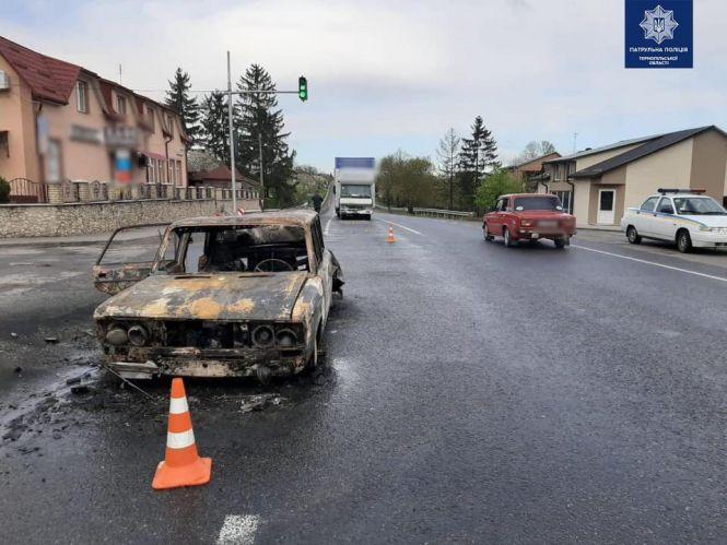 ДТП в Озерній: від удару загорівся газовий балон і спалахнув весь автомобіль (ФОТО), фото №2 на сайті 20minut.ua