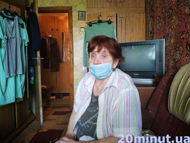 "Ізольована від світу": історія 82-річної бабусі, яка боїться вийти з дому, бо не має маски. ВІДЕО, фото №1 на сайті 20minut.ua