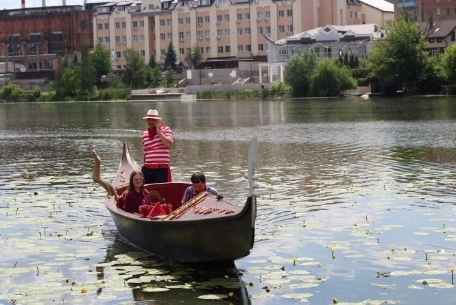 Новини Вінниці - фото з Гондолу «Джульєтту» спустили на воду. Скільки цьогоріч коштуватиме плавання Гондолу «Джульєтту» спустили на воду. Скільки цьогоріч коштуватиме плавання, фото №1 на сайті 20minut.ua