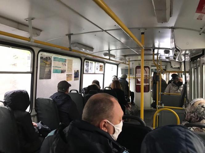 Новини Хмельницького - фото з “І матюкаються, і побити можуть”: як у Хмельницькому їздять в тролейбусах під час карантину “І матюкаються, і побити можуть”: як у Хмельницькому їздять в тролейбусах під час карантину, фото №4 на сайті vsim.ua