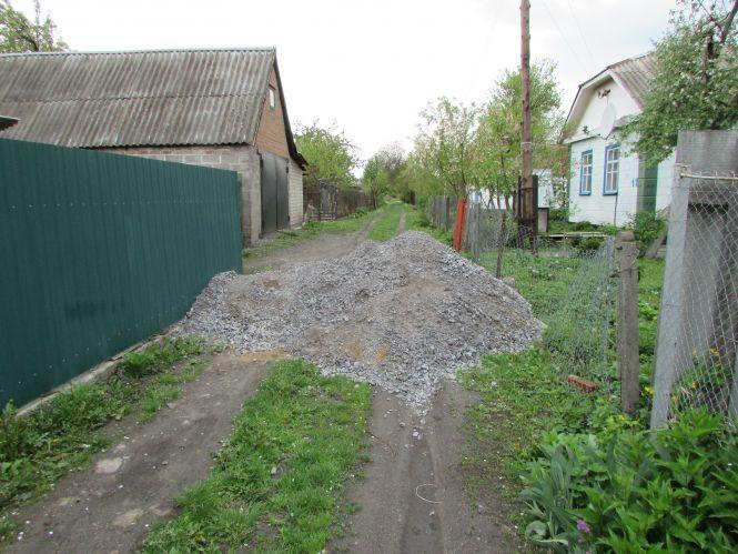Козятин у фото: «особливий люк», баки-вагони та каміння посеред вулиці, фото №4 на сайті 20minut.ua