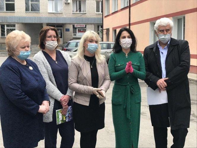 Новини Вінниці - фото з Обіцянки на 300%: чи отримали вінницькі медики «ковідні» надбавки Обіцянки на 300%: чи отримали вінницькі медики «ковідні» надбавки, фото №1 на сайті 20minut.ua