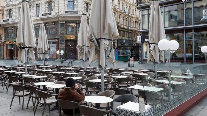 Новини Тернополя - фото з "Меню в руки не давати і не більше двох людей за столиком". Як працюватимуть літні майданчики кафе? "Меню в руки не давати і не більше двох людей за столиком". Як працюватимуть літні майданчики кафе?, фото №1 на сайті 20minut.ua