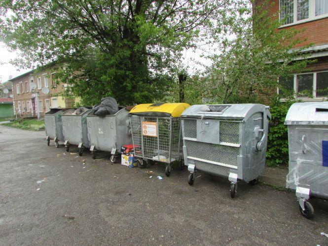 Козятин у фото: «особливий люк», баки-вагони та каміння посеред вулиці, фото №1 на сайті 20minut.ua