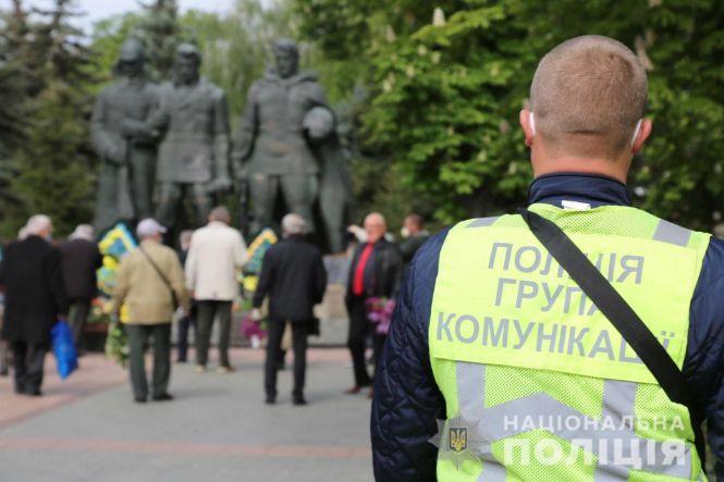 Новини Вінниці - фото з Блокували автопробіг до Дня перемоги у Вінниці. Стався конфлікт між АТОвцем і прихильником Шарія Блокували автопробіг до Дня перемоги у Вінниці. Стався конфлікт між АТОвцем і прихильником Шарія, фото №2 на сайті 20minut.ua