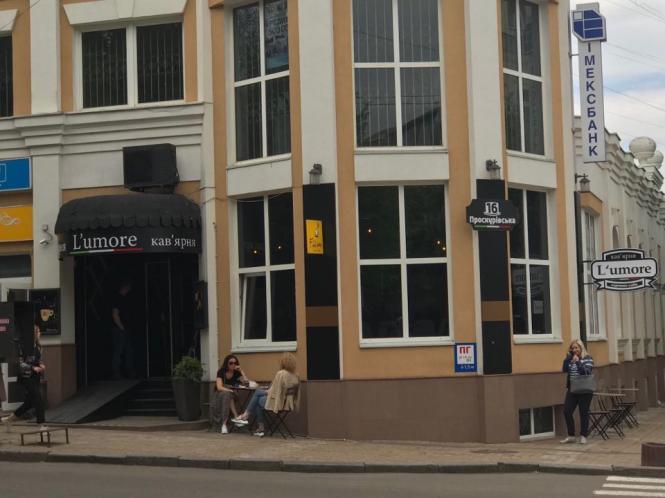 Новини Хмельницького - фото з Багатолюдна “стометрівка” і відкриті кафе: як Хмельницький оживає після послаблення карантину (ФОТО) Багатолюдна “стометрівка” і відкриті кафе: як Хмельницький оживає після послаблення карантину (ФОТО), фото №23 на сайті vsim.ua