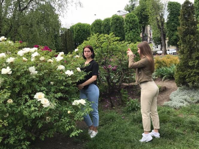 Новини Хмельницького - фото з Багатолюдна “стометрівка” і відкриті кафе: як Хмельницький оживає після послаблення карантину (ФОТО) Багатолюдна “стометрівка” і відкриті кафе: як Хмельницький оживає після послаблення карантину (ФОТО), фото №19 на сайті vsim.ua