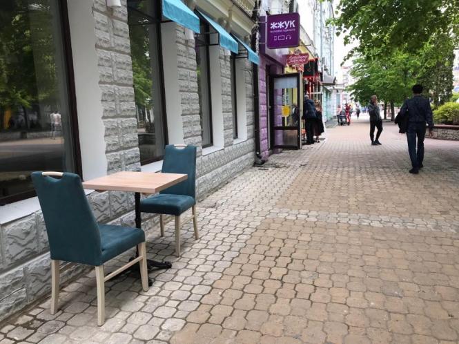 Новини Хмельницького - фото з Багатолюдна “стометрівка” і відкриті кафе: як Хмельницький оживає після послаблення карантину (ФОТО) Багатолюдна “стометрівка” і відкриті кафе: як Хмельницький оживає після послаблення карантину (ФОТО), фото №25 на сайті vsim.ua