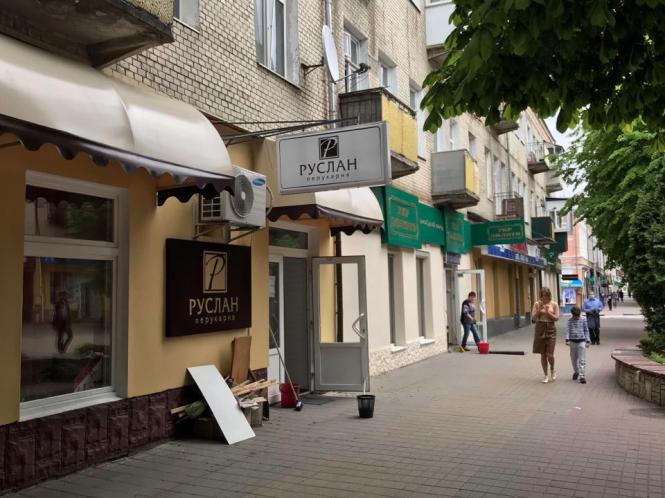 Новини Хмельницького - фото з Багатолюдна “стометрівка” і відкриті кафе: як Хмельницький оживає після послаблення карантину (ФОТО) Багатолюдна “стометрівка” і відкриті кафе: як Хмельницький оживає після послаблення карантину (ФОТО), фото №9 на сайті vsim.ua