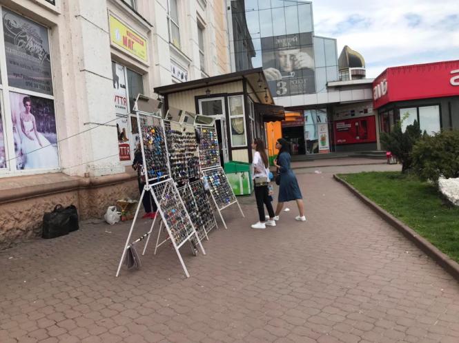 Новини Хмельницького - фото з Багатолюдна “стометрівка” і відкриті кафе: як Хмельницький оживає після послаблення карантину (ФОТО) Багатолюдна “стометрівка” і відкриті кафе: як Хмельницький оживає після послаблення карантину (ФОТО), фото №26 на сайті vsim.ua