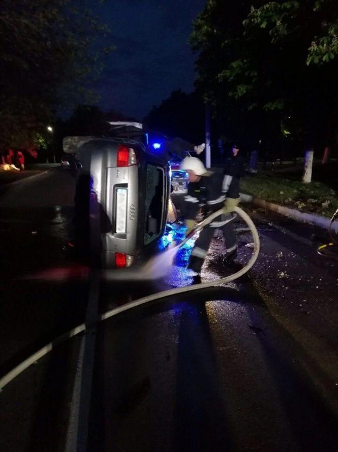 Новини Вінниці - фото з У Ладижині Audi в'їхало в дерево та перекинулось. Є загиблі У Ладижині Audi в'їхало в дерево та перекинулось. Є загиблі, фото №1 на сайті 20minut.ua