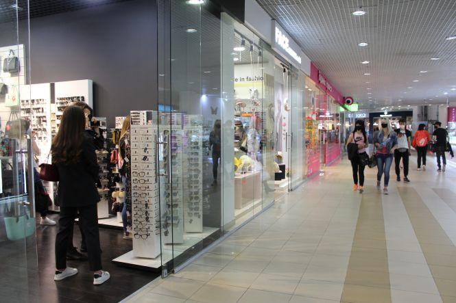 Новини Вінниці - фото з Люди йдуть стригтися і в McDonald’s. Як ожило місто у перший день послаблення карантину Люди йдуть стригтися і в McDonald’s. Як ожило місто у перший день послаблення карантину, фото №12 на сайті 20minut.ua