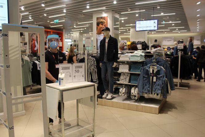 Новини Вінниці - фото з Люди йдуть стригтися і в McDonald’s. Як ожило місто у перший день послаблення карантину Люди йдуть стригтися і в McDonald’s. Як ожило місто у перший день послаблення карантину, фото №13 на сайті 20minut.ua