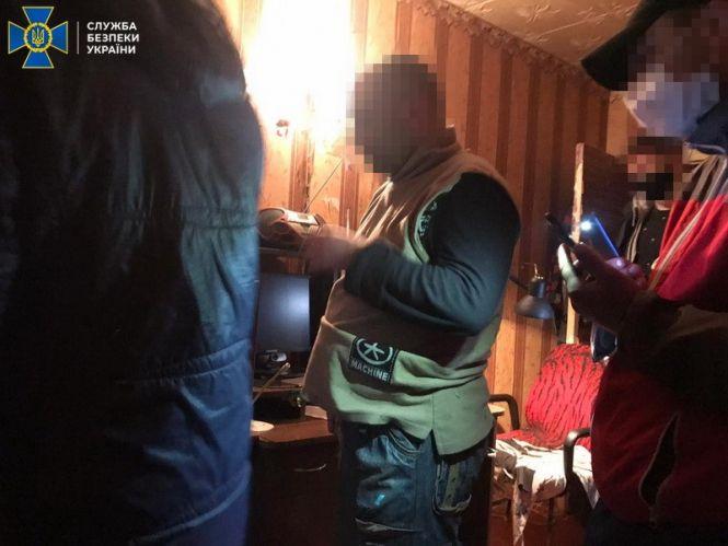 Новини Хмельницького - фото з Поширював фейки та закликав до повалення влади. У Хмельницькому спіймали проросійського агітатора Поширював фейки та закликав до повалення влади. У Хмельницькому спіймали проросійського агітатора, фото №3 на сайті vsim.ua