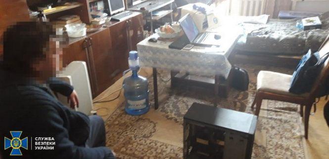 Новини Хмельницького - фото з Поширював фейки та закликав до повалення влади. У Хмельницькому спіймали проросійського агітатора Поширював фейки та закликав до повалення влади. У Хмельницькому спіймали проросійського агітатора, фото №2 на сайті vsim.ua