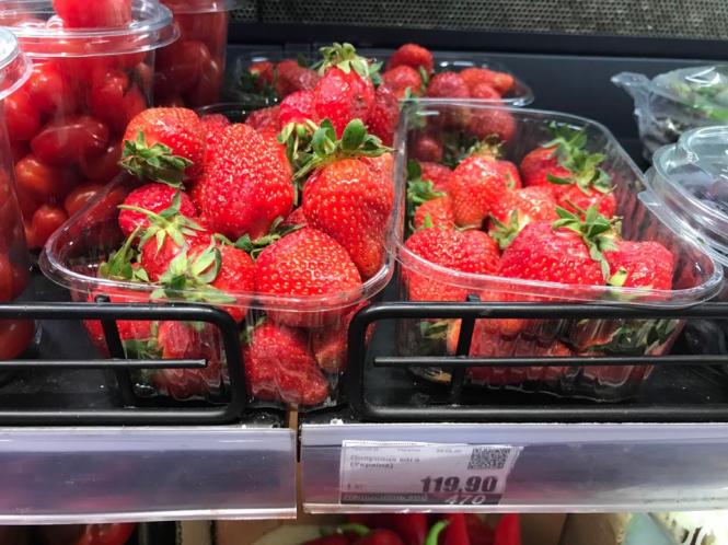 “Вона зараз в тренді”: за скільки в Хмельницькому продають полуницю, фото №2 на сайті vsim.ua