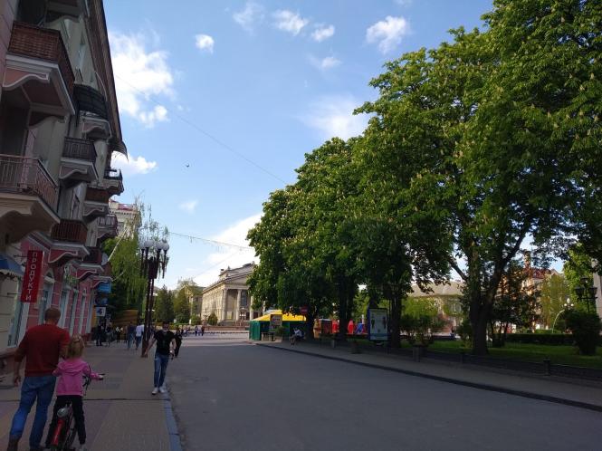 Тернопіль "тоне" у квітах та зелені. Як усі насолоджуються весною: ФОТОРЕПОРТАЖ, фото №14 на сайті 20minut.ua