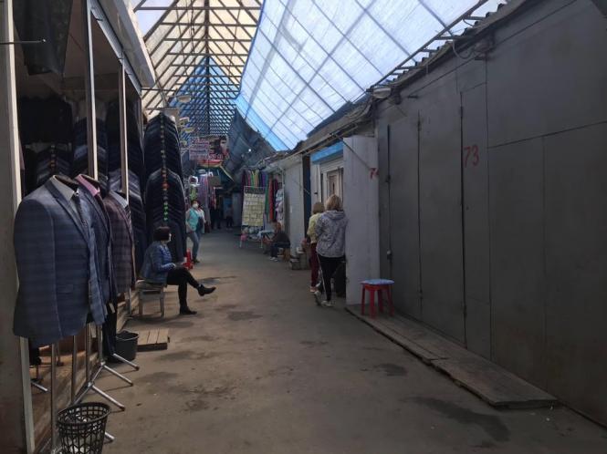 Новини Хмельницького - фото з “Розпродаж, дівчатка!”: як працює хмельницький речовий ринок після відновлення роботи (ФОТО) “Розпродаж, дівчатка!”: як працює хмельницький речовий ринок після відновлення роботи (ФОТО), фото №20 на сайті vsim.ua