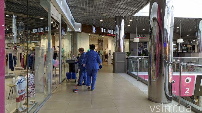 Новини Хмельницького - фото з Зі знижками, але без людей: у Хмельницькому запрацювали ТРЦ Зі знижками, але без людей: у Хмельницькому запрацювали ТРЦ, фото №17 на сайті vsim.ua
