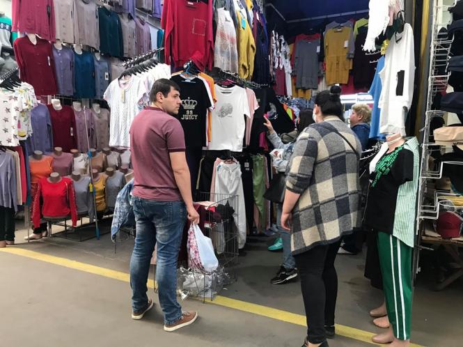 Новини Хмельницького - фото з “Розпродаж, дівчатка!”: як працює хмельницький речовий ринок після відновлення роботи (ФОТО) “Розпродаж, дівчатка!”: як працює хмельницький речовий ринок після відновлення роботи (ФОТО), фото №8 на сайті vsim.ua